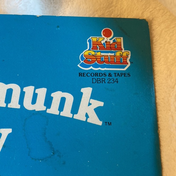 Vintage The Chipmunk  Story 7' Vinyl Record / Book, Kid Stuff DBR 234,1984 - Picture 2 of 8